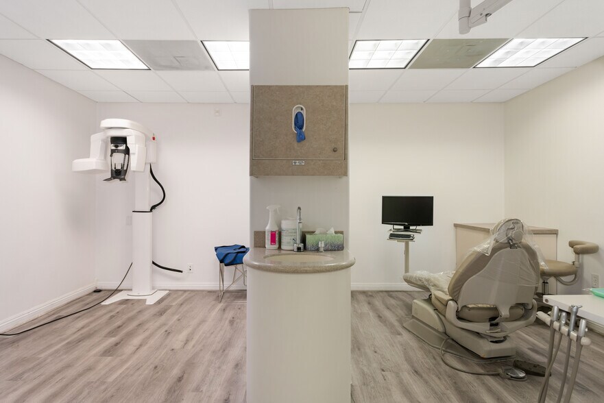 More Photos Of 13420 Newport Ave, Tustin Medical For Lease