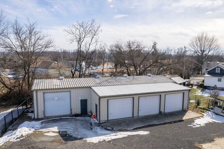More Photos Of 12 A Cattlemans Ln, Berryville Warehouse For Lease