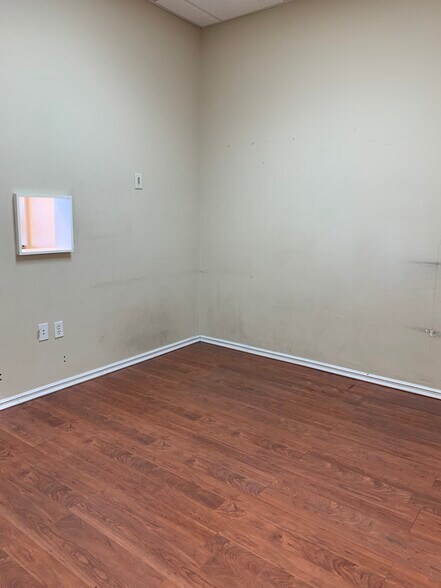More Photos Of 1371 W Warm Springs Rd, Henderson Unknown For Lease