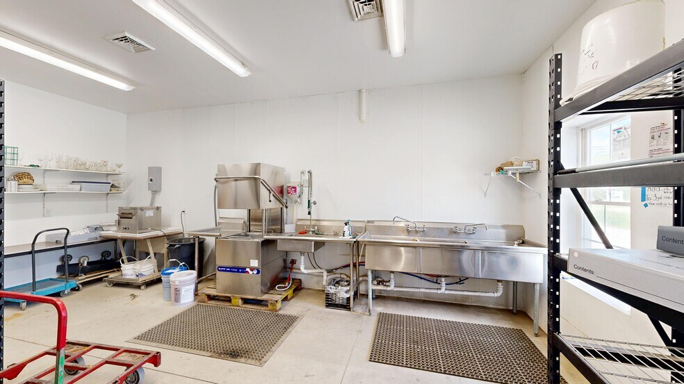 More Photos Of 730 Main St, Oxford Industrial For Lease