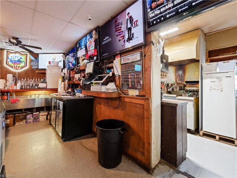 More Photos Of 612 S State St, Crooksville Bar For Sale