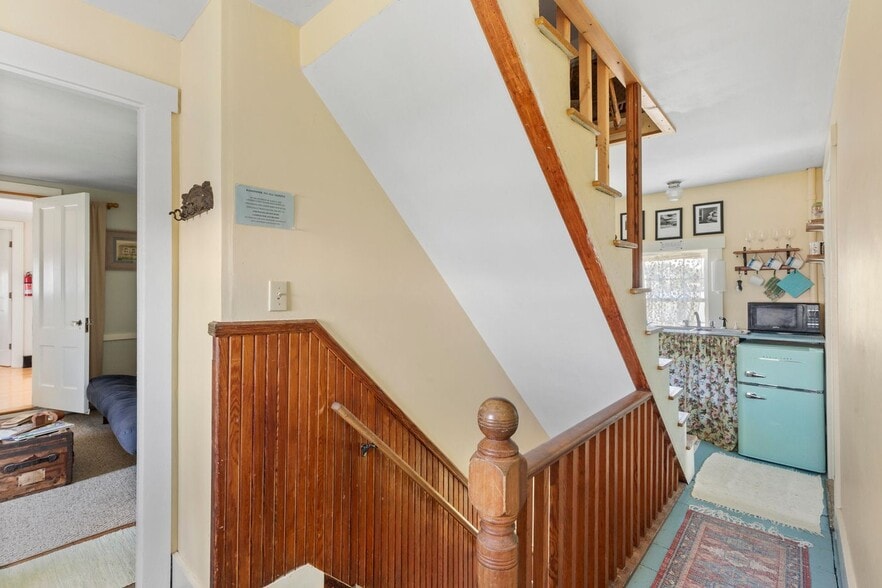 More Photos Of 5 Wharf Hill Rd, Monhegan Hospitality For Sale