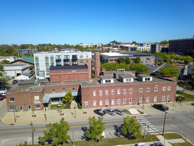 Primary Photo Of 400 W 7th St, Bloomington Office For Lease