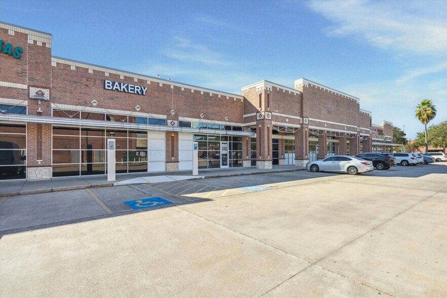 More Photos Of 16512-16580 El Camino Real St, Houston Storefront For Lease