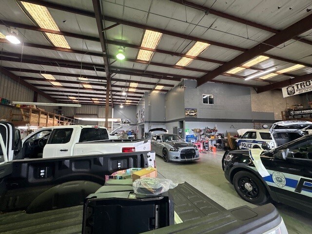 More Photos Of 360 E Landstreet Rd, Orlando Warehouse For Sale