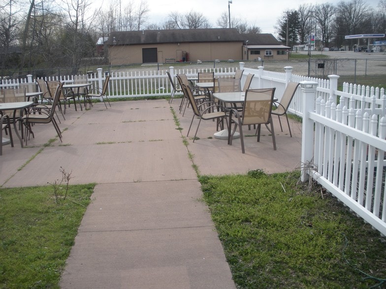 More Photos Of 1108 Estey Rd, Beaverton Restaurant For Sale