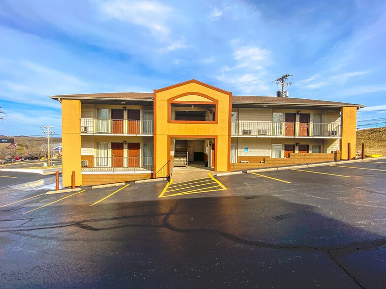 More Photos Of 3601 Shepherd of the Hills Expy, Branson Hotel For Sale