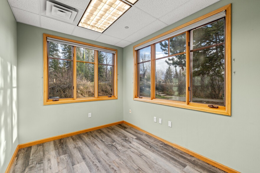More Photos Of 505 Anglers Dr, Steamboat Springs Medical For Sale