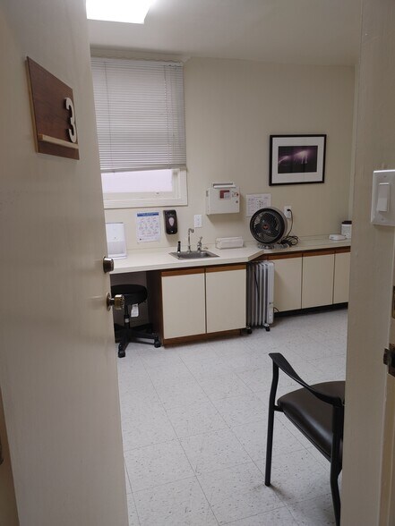 More Photos Of 1842 Noriega St, San Francisco Storefront Retail Office For Lease