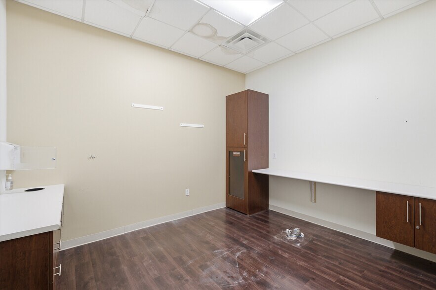 More Photos Of 1115B N Valley Mills Dr, Waco Storefront For Lease