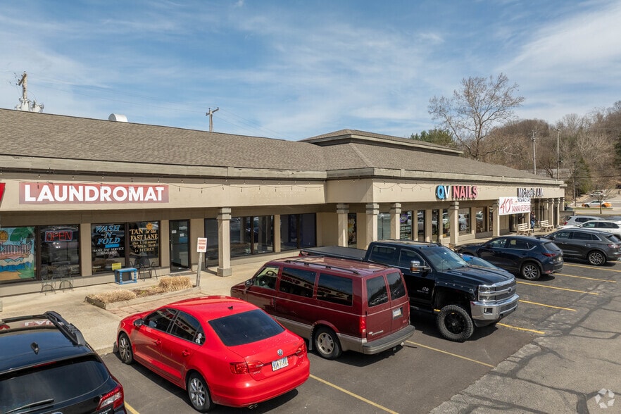 More Photos Of 1562 Akron Peninsula Rd, Akron Storefront For Sale