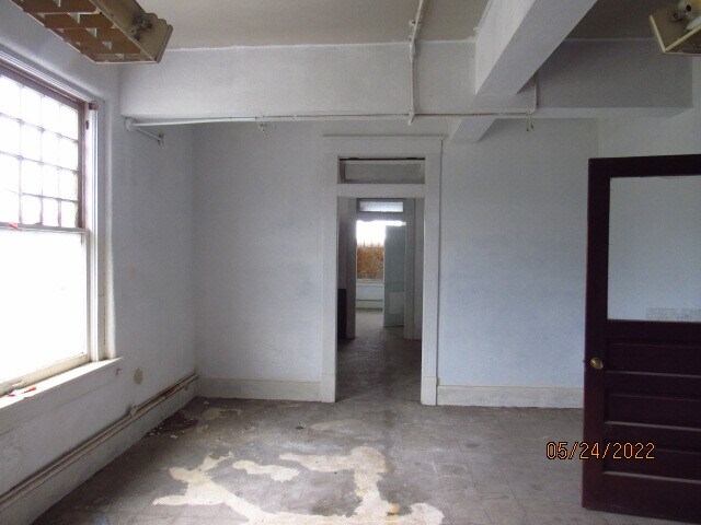 More Photos Of 301 N Washington St, Ardmore Distribution For Sale