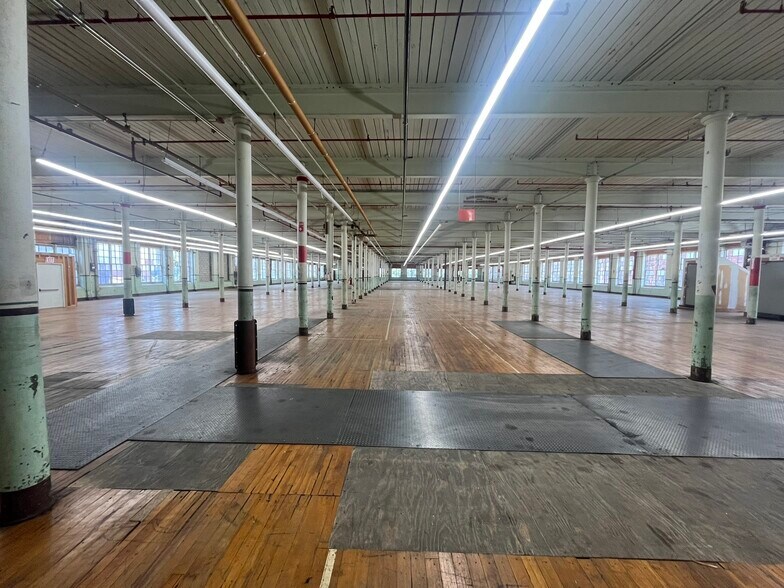 More Photos Of 159 Singleton St, Woonsocket Manufacturing For Lease