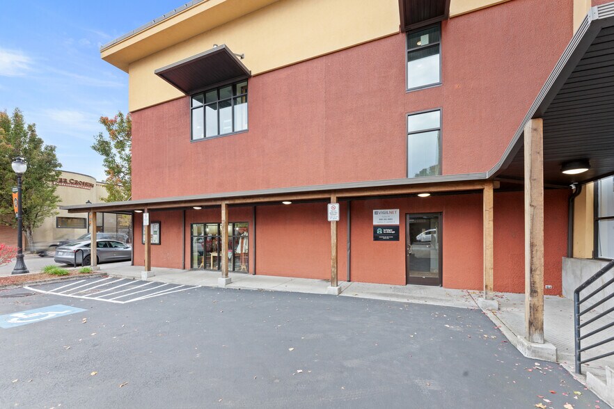 More Photos Of 900 Main St, Oregon City Storefront Retail Office For Sale