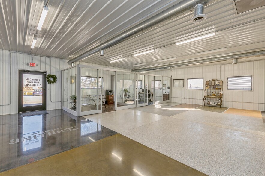 More Photos Of 33083 Ute Ave, Waukee Flex For Sale