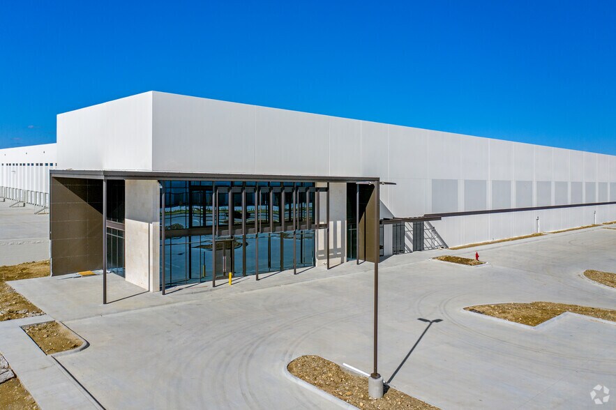 Primary Photo Of 4251 Northern Cross Blvd, Haltom City Warehouse For Lease