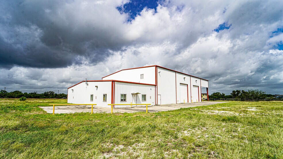 More Photos Of 5500 SW Moody St, Victoria Manufacturing For Sale