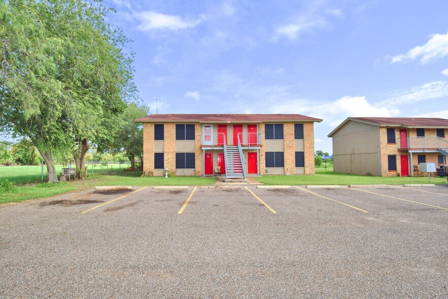 More Photos Of 303-511 E Reagan Rd, Beeville Multifamily For Sale