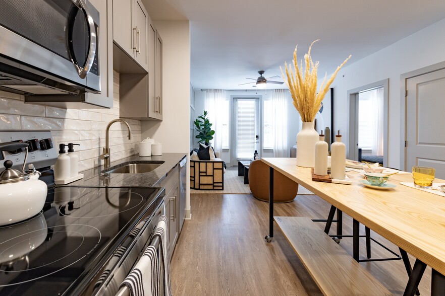 More Photos Of 2533 Woodburn Ave, Cincinnati Apartments For Lease