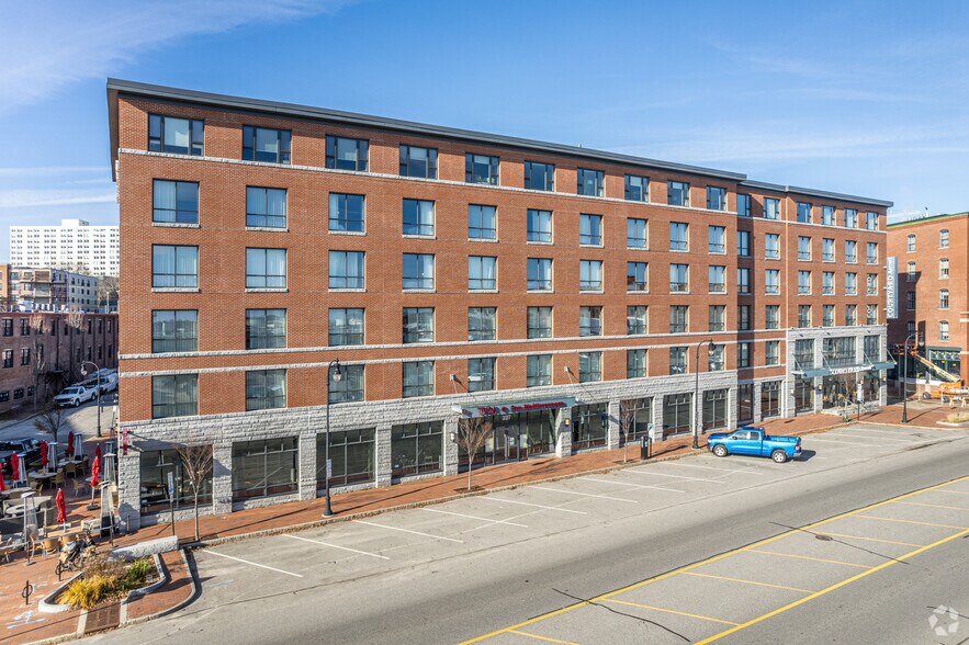 More Photos Of 327 Commercial St, Portland Hotel For Lease
