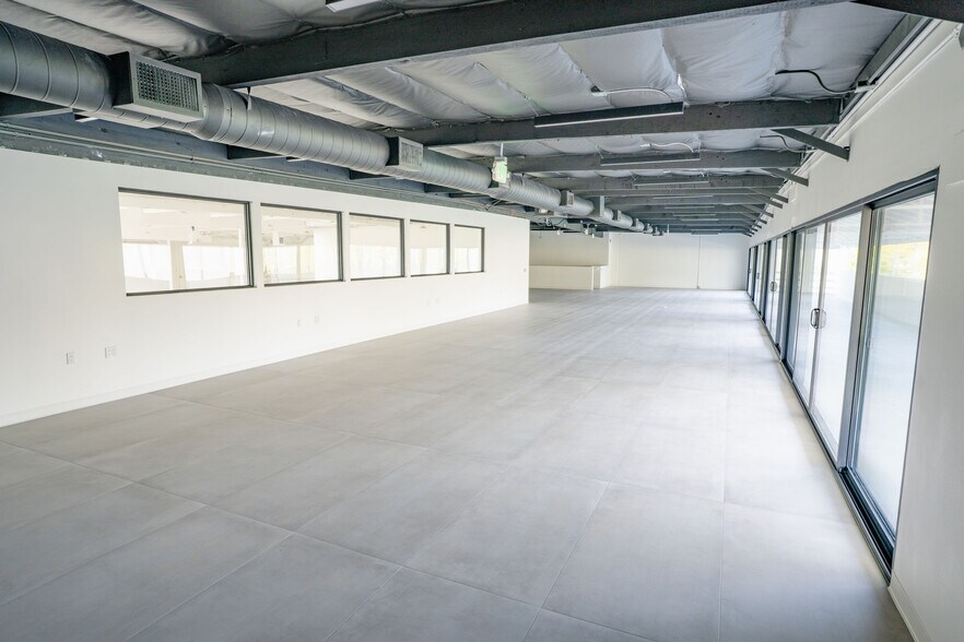 More Photos Of 17721 Mitchell N, Irvine Warehouse For Lease