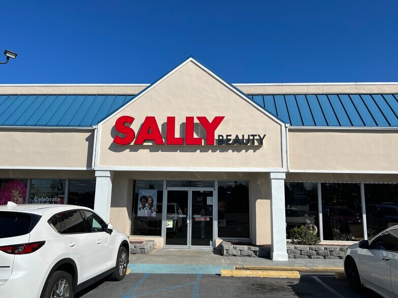 More Photos Of 2321 Macarthur Rd, Whitehall Freestanding For Lease