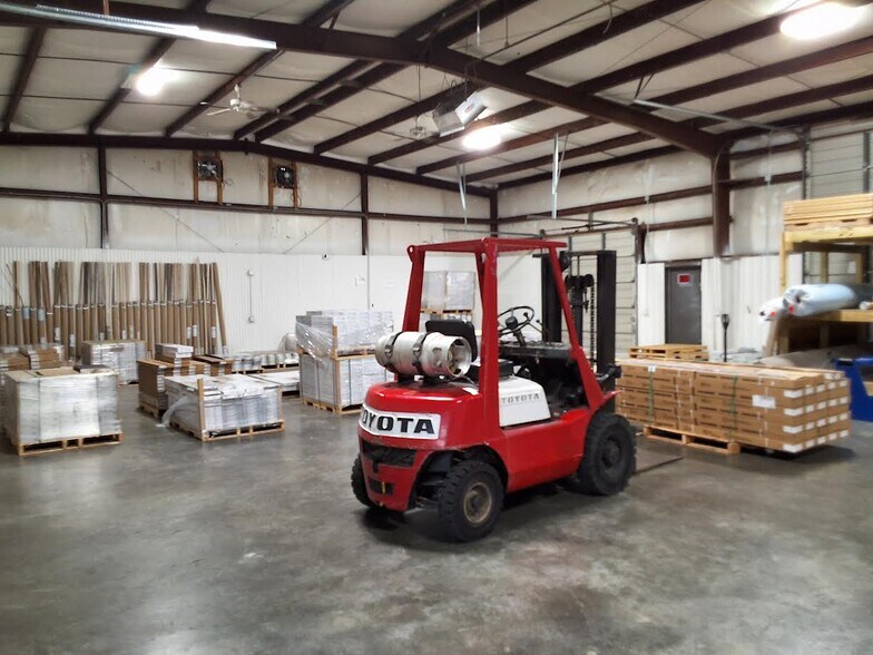 More Photos Of 1120 Courier Pl, Smyrna Warehouse For Lease
