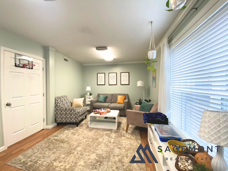 More Photos Of 1226 Lakeview Dr, Franklin Loft Creative Space For Sale