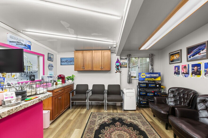 More Photos Of 104 NE 80th Ave, Portland Warehouse For Sale