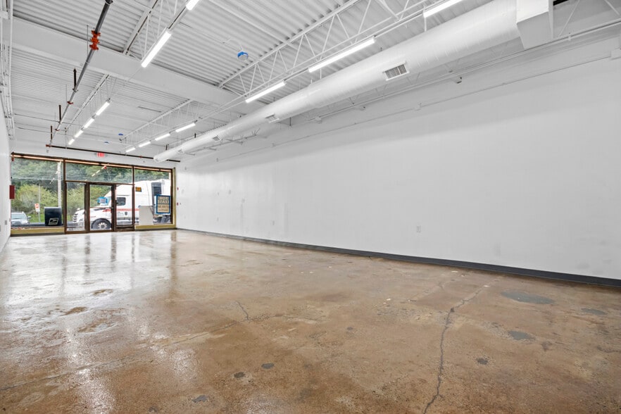 More Photos Of 34-44 Hamilton St, Saugus Freestanding For Lease