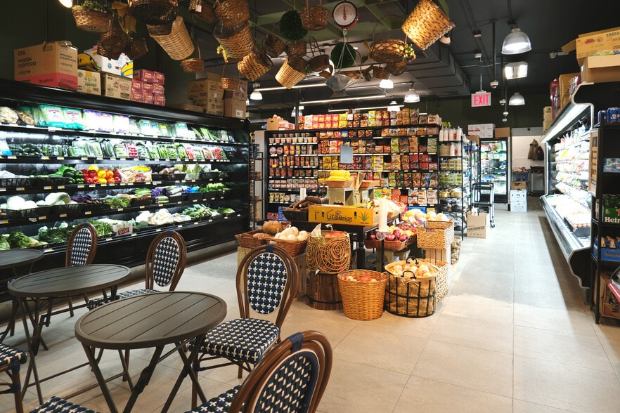 More Photos Of 14206 41st Ave, Flushing Supermarket For Lease