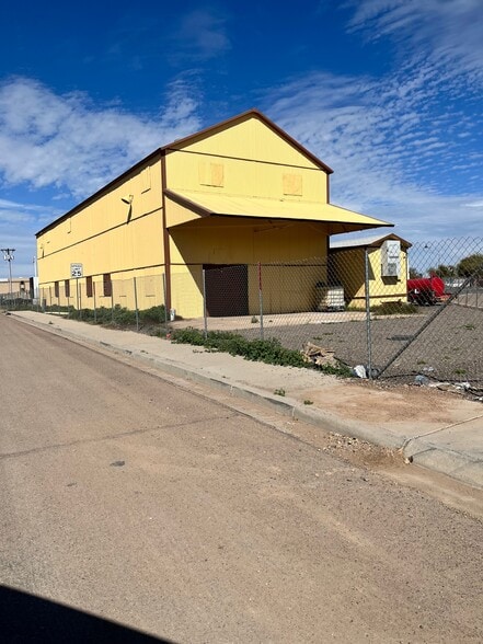 More Photos Of 8174 W Market St, Peoria Warehouse For Sale