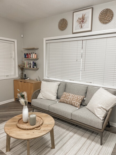 More Photos Of 123 Main St, Auburndale Freestanding For Sale