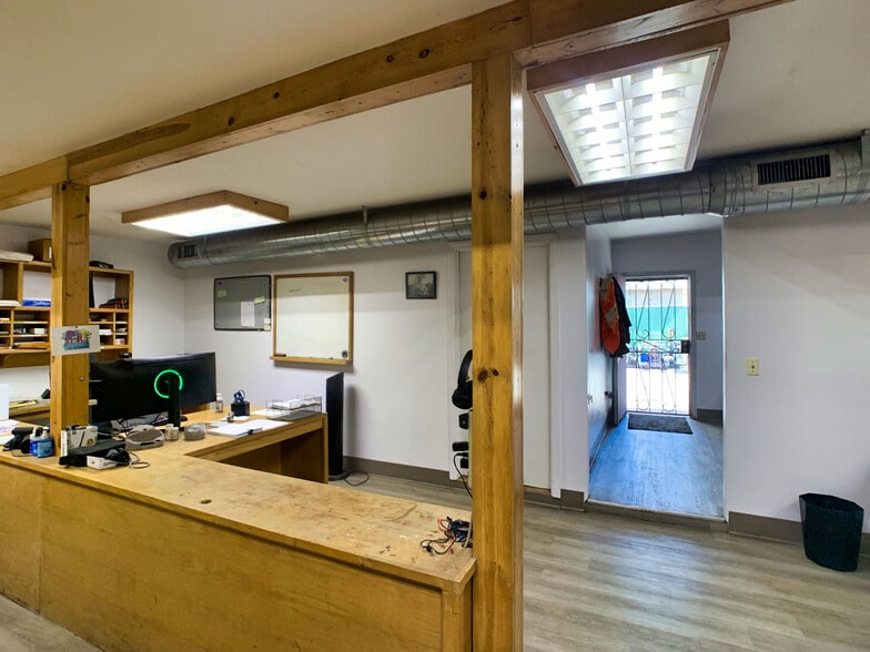 More Photos Of 6176 Federal Blvd, San Diego Service For Sale
