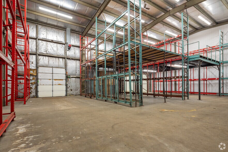 More Photos Of 2015 E Olive St, Decatur Refrigeration Cold Storage For Lease