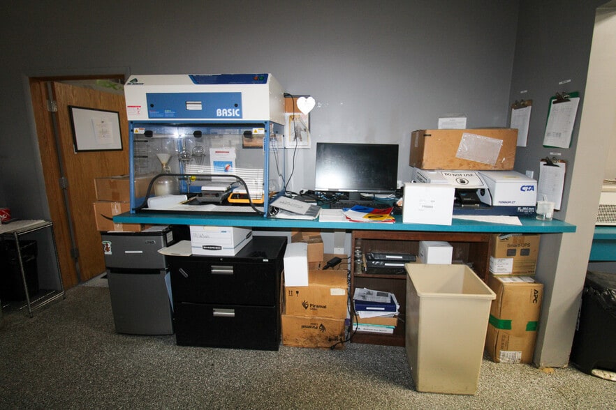 More Photos Of 5640 44th Ave S, Clinton Office For Sale