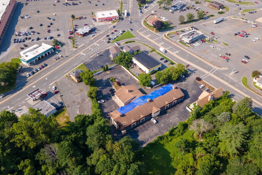 More Photos Of 16 Cheshire Rd, Pittsfield Hotel For Sale