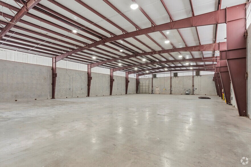 More Photos Of 7425 Major St, Houston Warehouse For Lease
