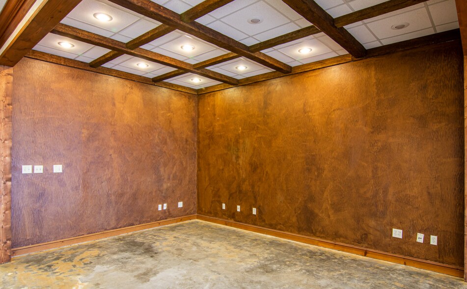 More Photos Of 1968 E Chestnut Expy, Springfield Office For Lease