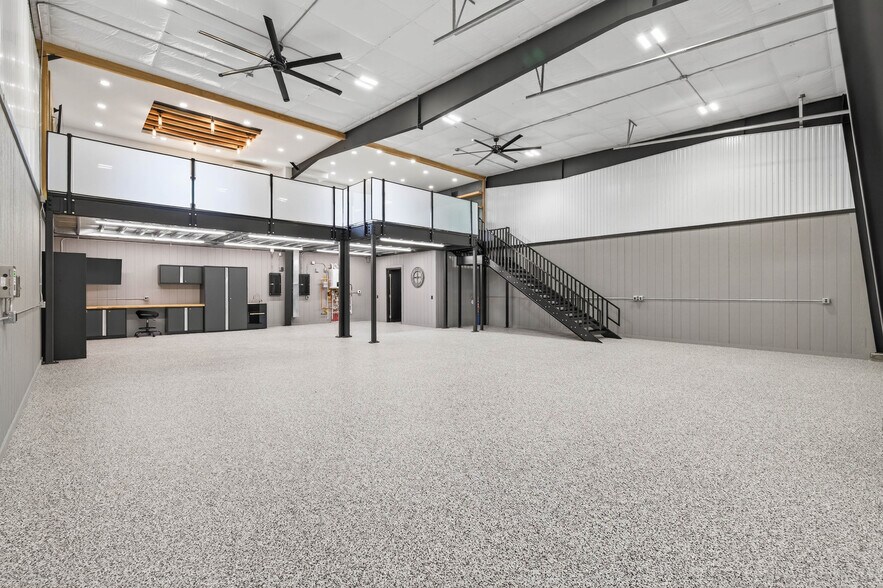 More Photos Of 663 Valerie Ave, Hudson Self Storage For Sale