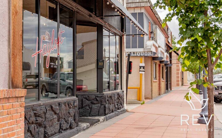 More Photos Of 117 S Bent St, Powell General Retail For Sale