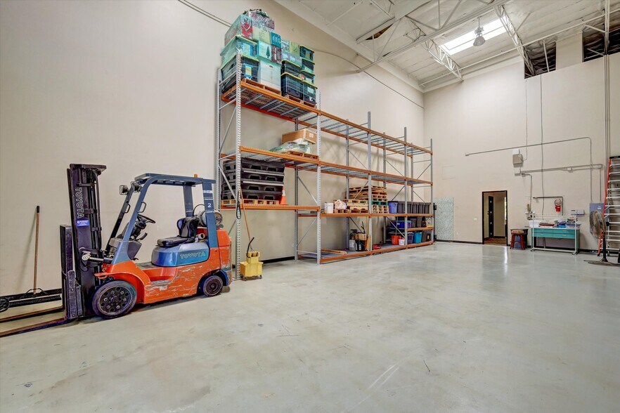 More Photos Of 250 S Pacific St, San Marcos Flex For Lease