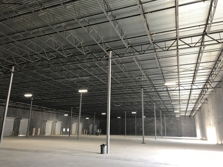 More Photos Of 8123 S Orange Ave, Orlando Industrial For Lease