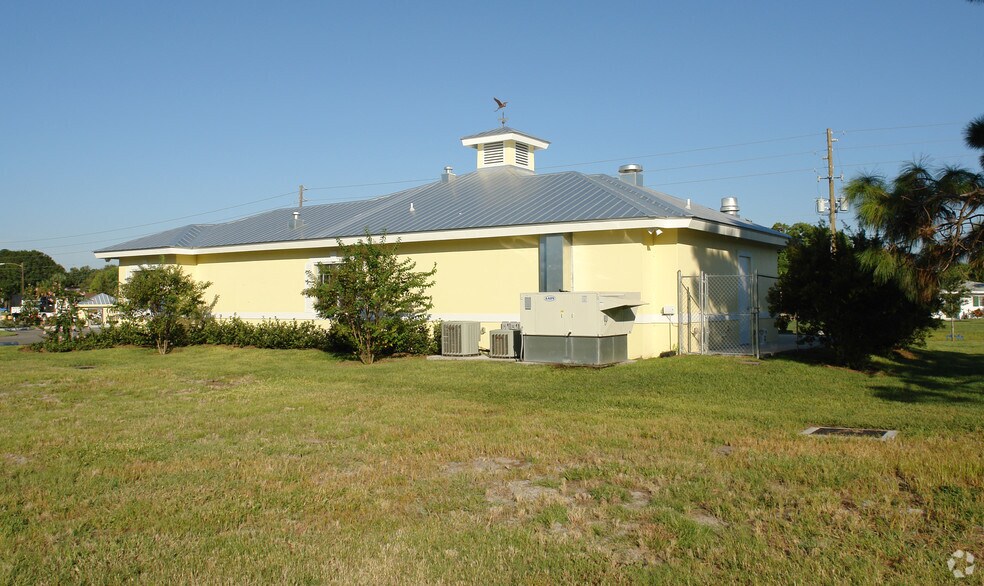 More Photos Of 2555 Pinellas Point Dr S, Saint Petersburg Veterinarian Kennel For Sale