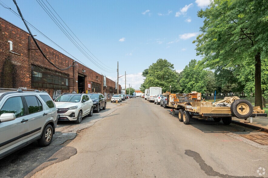 More Photos Of 1360 Drake Park S, Bronx Warehouse For Lease