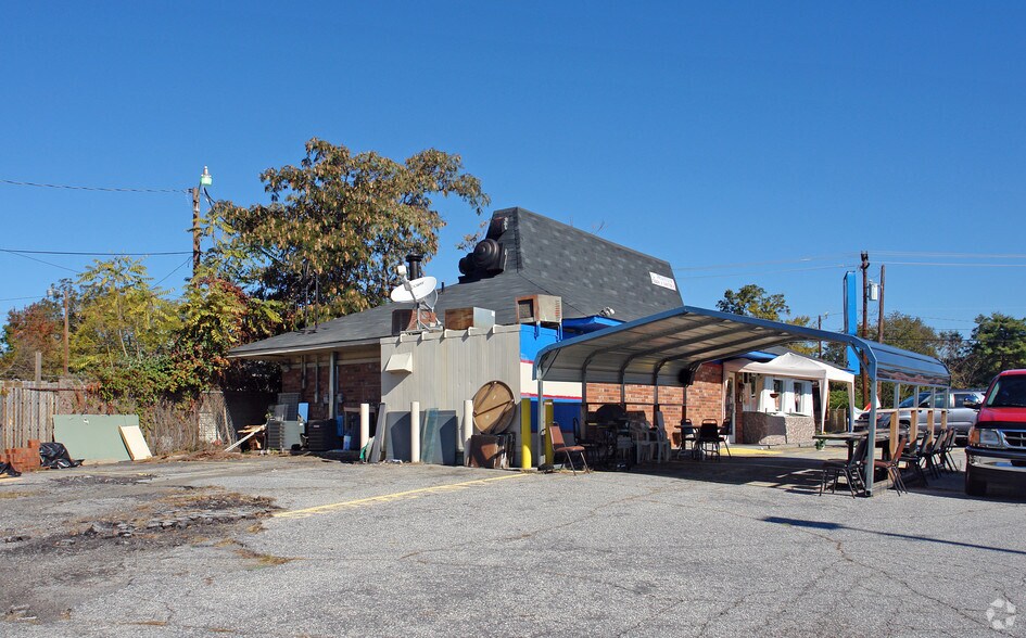 More Photos Of 1037 Cedar Lane Rd, Greenville Restaurant For Lease