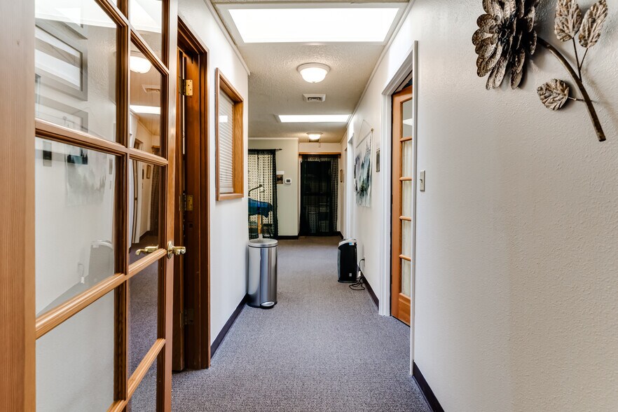 More Photos Of 670-690 18th Ave, Eugene Office For Sale