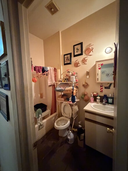 More Photos Of 157 E 8th St, Jacksonville General Retail For Sale