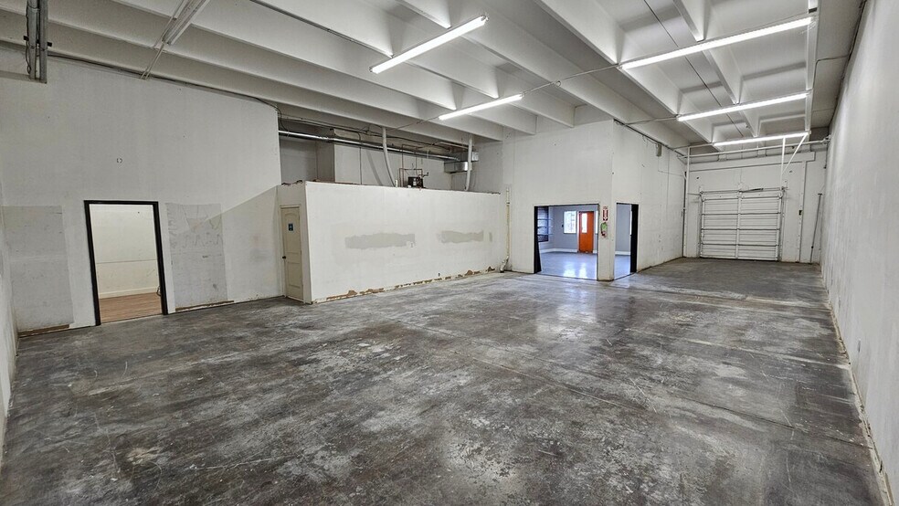 More Photos Of 5200-5280 Broadway, Denver Warehouse For Lease