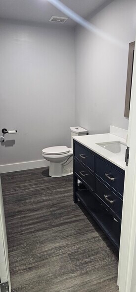 More Photos Of 4450 Corporate Dr, Burlington Warehouse For Lease